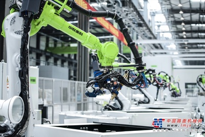 全國首批！中聯重科挖掘機智能工廠成功入選卓越級智能工廠，引領人工智能行業應用系統集成服務新浪潮