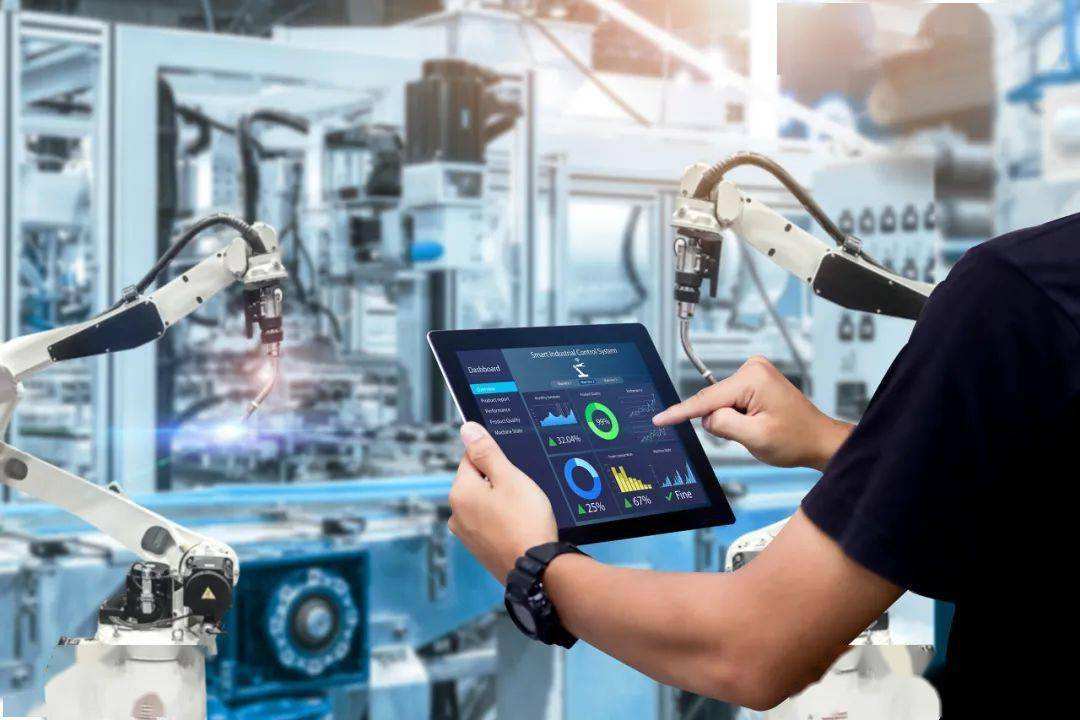 人工智能應(yīng)用系統(tǒng)開發(fā)、系統(tǒng)集成與產(chǎn)品銷售 驅(qū)動行業(yè)智能化轉(zhuǎn)型的三大核心崗位與服務(wù)